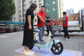 在这里，居民网购电动自行车直接线上上牌图片