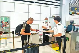 西双版纳国际机场口岸出入境旅客大幅增长图片