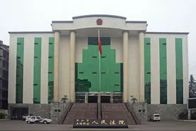 四川乐山一男教师涉嫌猥亵，在指认现场时坠亡，涉事警察被定罪图片