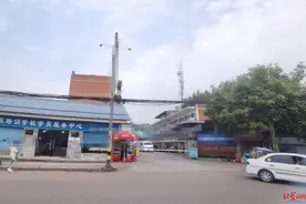 23岁男学员倒在驾校厕所内抢救无效死亡 警方：排除刑案，已妥善处置图片