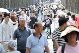 “五一”假期首日，东湖绿道迎客流高峰图片