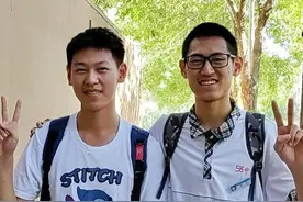 神仙同桌同上清北！来自青岛58中，一个703分，一个696分图片