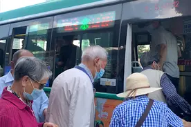 昆明公交回应是否会限制“爱心卡”，使用十多年以来一直备受争议视频封面