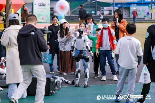 机器人陪你打卡城市地标还不够！7条宝藏线路解锁龙岗新趣