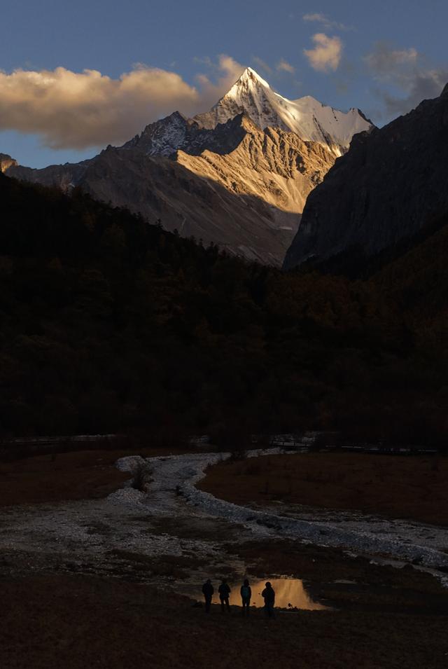 美丽中国｜穿越冰峰 遇见稻城亚丁