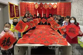 “随迁老人”在“老年友好”社区交到新朋友图片