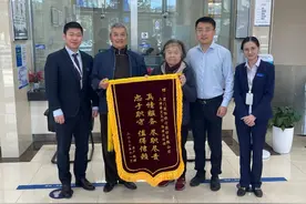 因手机银行误操作每月扣费2万元，要先交纳保证金？她深信不疑，结果…图片