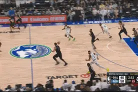 😲仙人指路！东契奇越过篮筐送帅气妙传 莱夫利起飞炸扣！图片