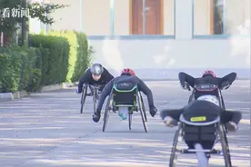 “上马”赛道新伙伴 竞速轮椅上的“跑者”图片