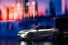 全新插混中型轿车领克07EM-P上市，16.98万元起售图片