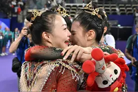 艺术体操姑娘的火娃亮了图片