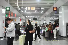 国庆假期，昆明地铁线网单日最高客流突破105万人次图片
