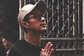 44岁男演员李威卷入杀人案，被警方约谈画面曝光！曾出演《放羊的星星》图片