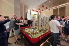 两天卖出111套！国庆广东挤满了买房的人图片