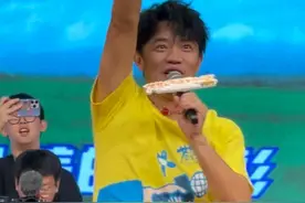 C视频丨凤凰传奇曾毅跨界演电影 在蓉路演唱响“最炫民族风”图片