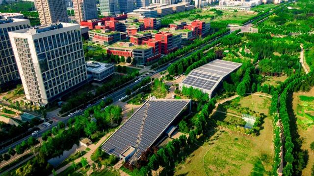 城市建在绿意盎然的花园里