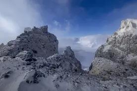 长白山：受降雪影响，北景区天池景点和西景区今天关闭图片
