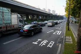 限行标识已调整！明起，成都三环路公交车道非工作日不限行图片