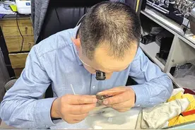 “咫尺工匠”系列报道 修表匠人梅泽霖：给钟表重生的机会 给自己修心的时间图片