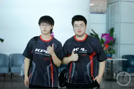 重庆电竞选手随队夺得电竞世界杯冠军！图片