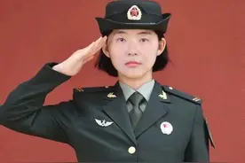 这位襄阳退役女兵，被称为“女侠”图片