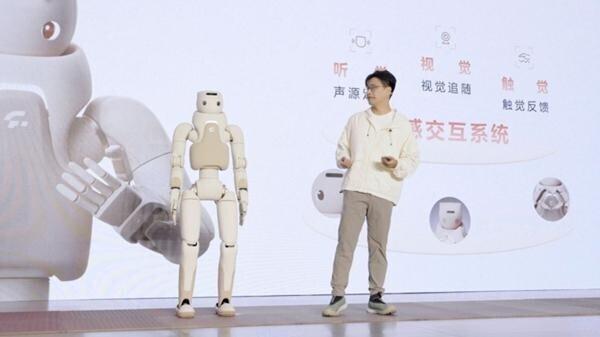 瞧，这些“人形机器人”来到身边