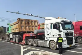 龙岩高速执法柔性服务 破解大件运输核验难题图片