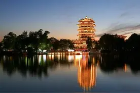 晚霞璀璨夺目惹人醉灯光璀璨流光溢彩扮靓大明湖图片