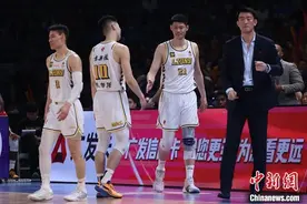 浙江广厦问鼎CBA总冠军，胡金秋赛后哭了图片