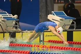 2023年全国游泳锦标赛第29金：男女 4×100米混合泳接力沪苏浙鲁联队夺冠图片