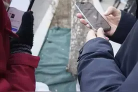 上海开始补贴，超火爆！大批市民却吐槽：操作太离谱，我和快递小哥蹲路边，搞了一小时……图片