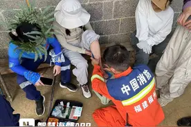 事发永泰！女子登山扭伤脚踝被困图片