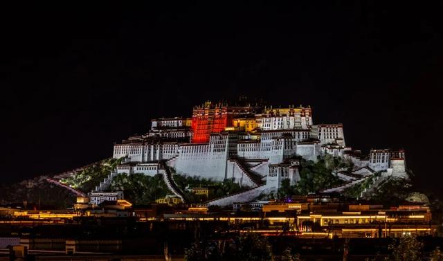 非凡之境 非凡之旅——开着宾利走进西藏