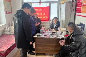建设银行哈尔滨呼兰支行：银社联动同题共答 把服务送到群众心坎上图片