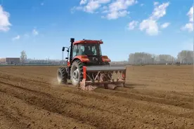 河南建安：农机融合硬功夫 铁牛跑出“加速度”图片