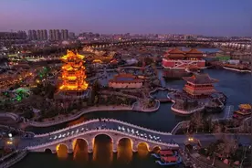 开封清明上河园、万岁山武侠城：游客达承载上限，请提前预约图片