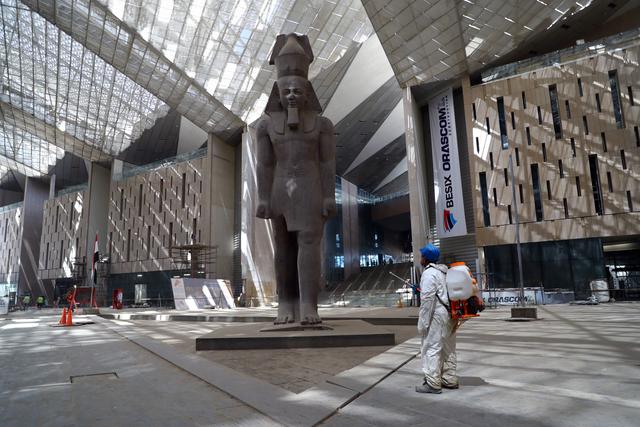 中东行记丨金字塔下，崛起一座新博物馆