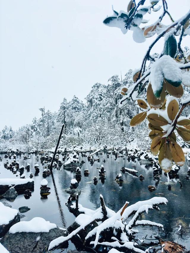 秋日雪景 | 雪后的螺髻山到底有多美?快来看!