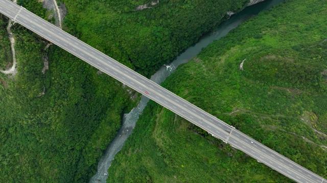 三桥跨时代 一河阅古今——纳雍总溪河与桥的故事