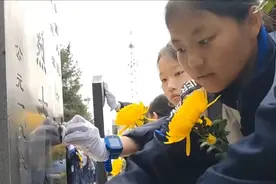 果然视频|一堂人生必修课：宁夏两千师生徒步百里祭英烈图片