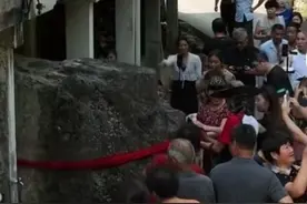 奥运冠军家门前“幸运石”被凿？村干部回应图片