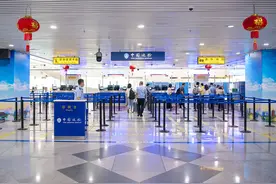 “双节”将至，福州机场出入境边防检查站发布“错峰”提示图片