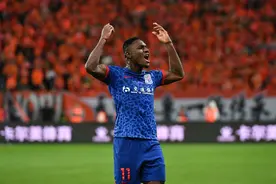 笑傲同城德比，上海申花第四次捧起超级杯创造历史图片