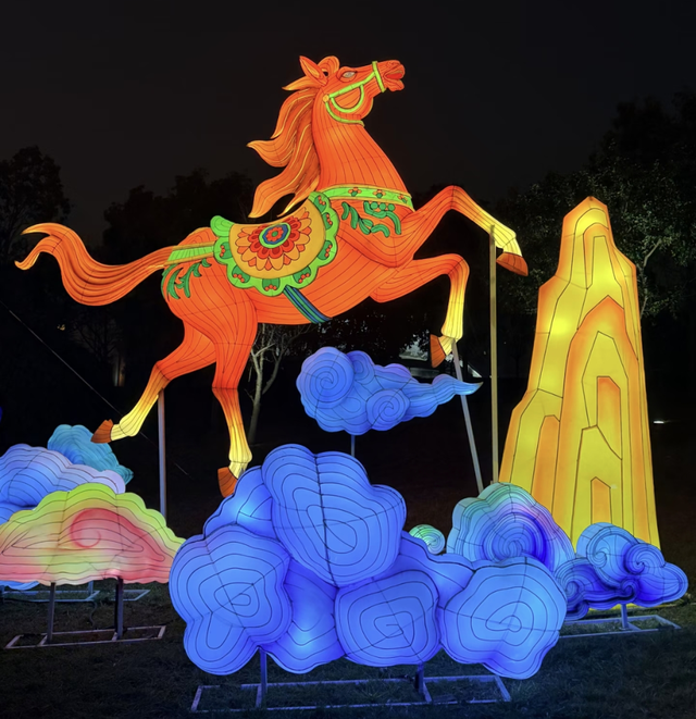 长安灯会的马多成“马”了！双园千灯万马，解锁马年最潮打开方式