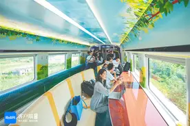 记者抢“鲜”试乘三亚至乐东旅游铁路动车组列车：AI赋能，解锁“潮酷”出行新体验图片