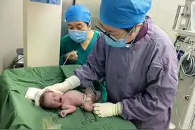 济南市莱芜区一60岁高龄孕妇产下男婴，属当地首例图片