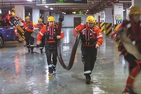 未“雨”绸缪　以“练”筑防我县举办城市防汛排涝应急演练图片