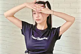 它又来了！低腰牛仔半裤今夏翻红图片