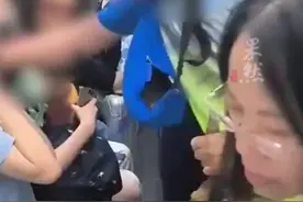 老人强行要求让座，遭拒后袭扰对方？北京警方：65岁男子叶某某被拘！图片