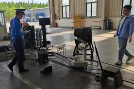 超标排放车辆“带病”上路，谁在撑腰？超八成检验机构有问题，上海严打图片